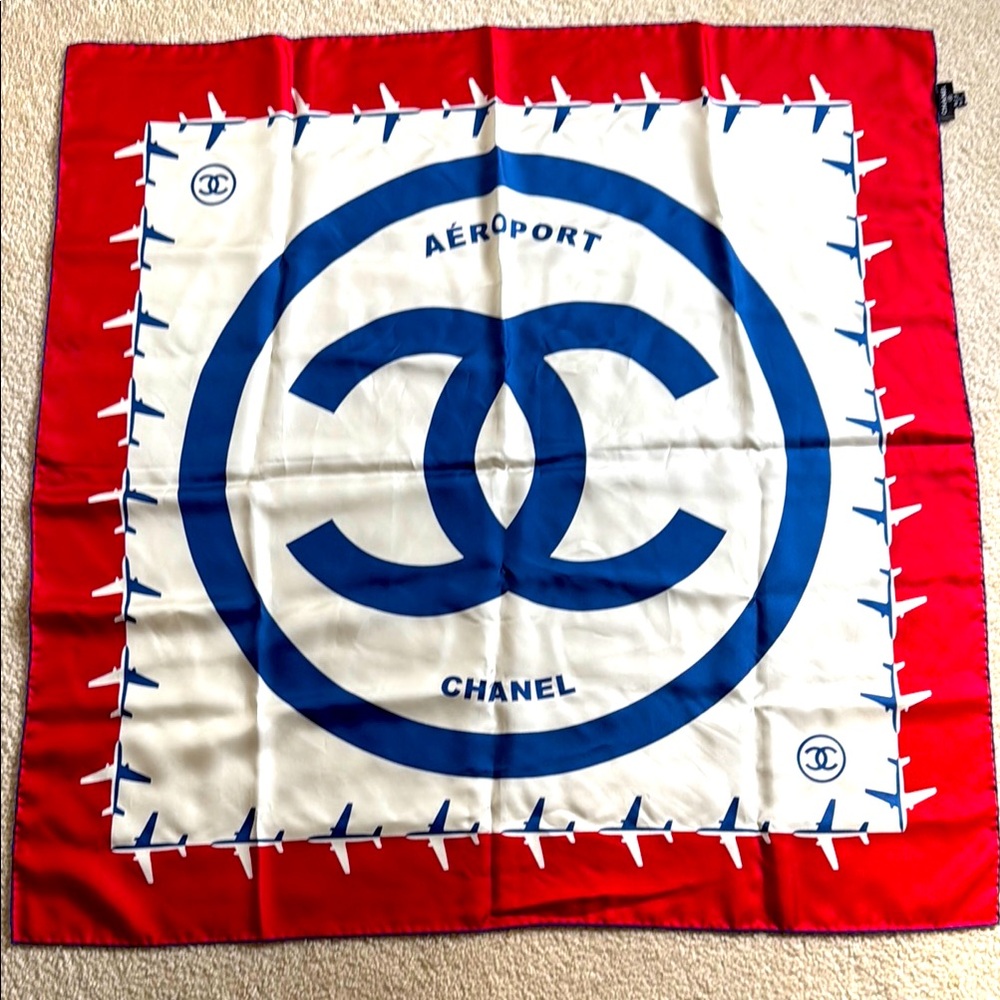 CHANEL “Aeroport” 35x35 Silk scarf